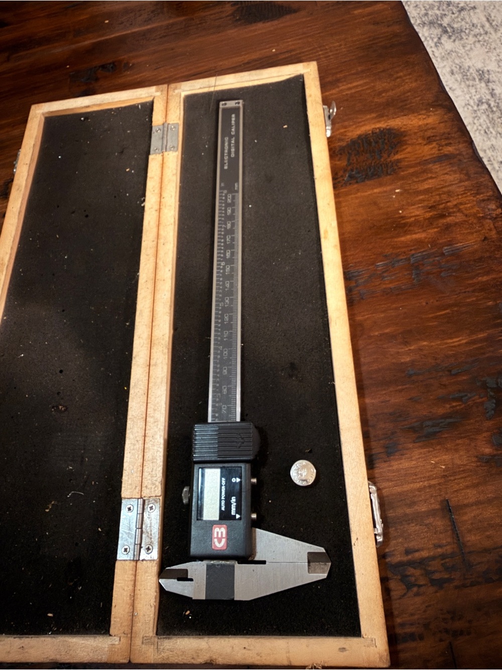 Chicago Brand Digital Caliper 0-200mm (8in) 0.01mm Resolution MPN 50002